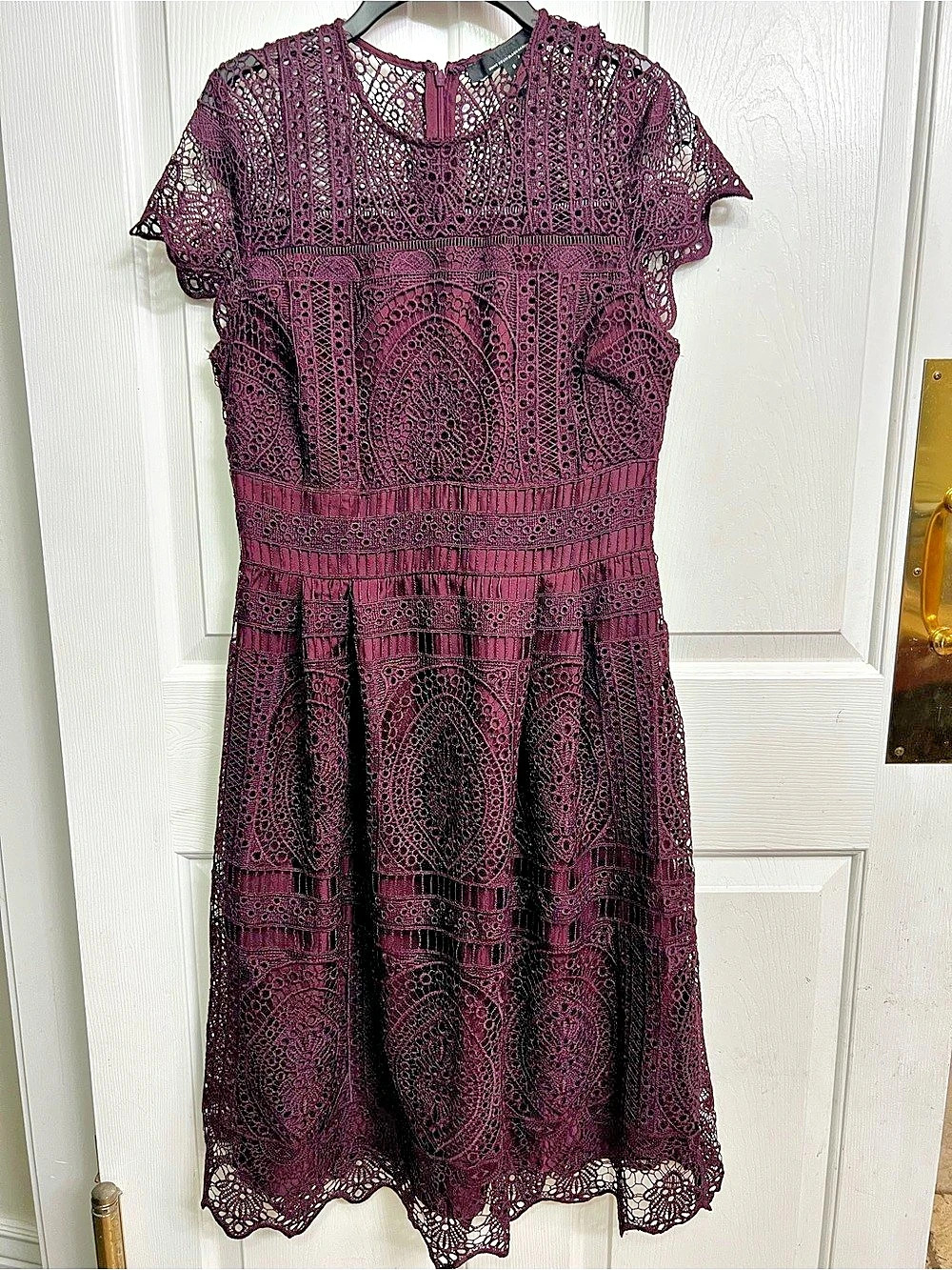 White House Black Market Lace Midi Dress in Purple Size 6 Like New
